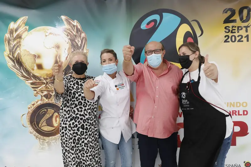 Noelia Pascual y su familia celebrando la victoria en el World Paella Day 2021